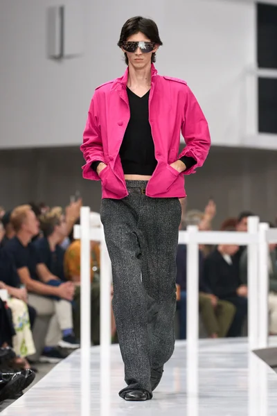 Look 25
